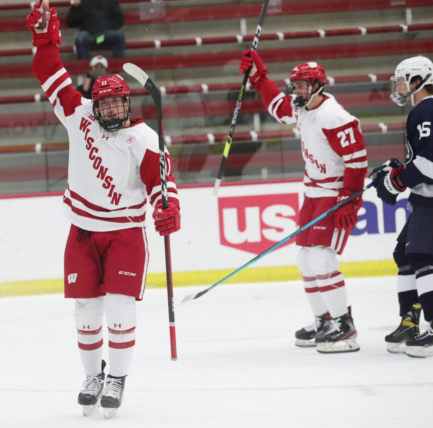 01BadgersHockey0840AJA-11232020202827